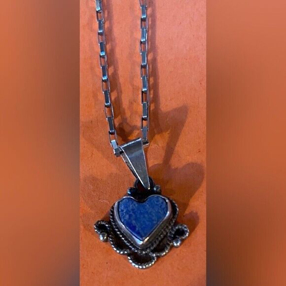 Women’s Necklace Sterling Silver Blue Stone Heart Box Chain 18” Estate - Picture 1 of 3